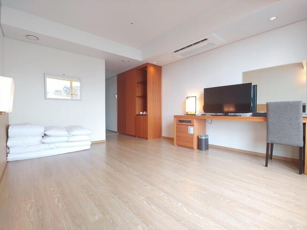 Bareve Hotel Seogwipo Exterior photo